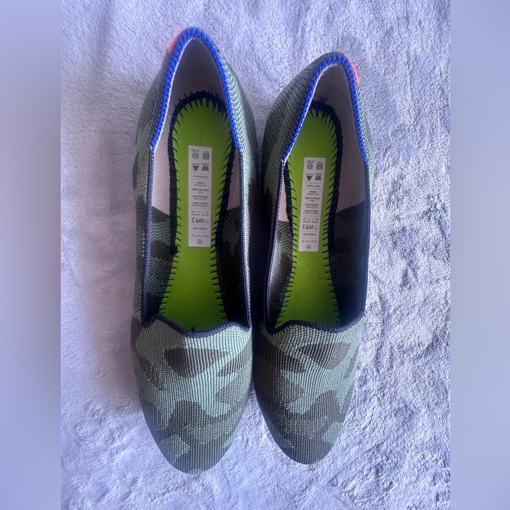Rothys Camo Loafers Womens 9.5
Green Flats Round Toe Slip On. - Picture 8 of 12